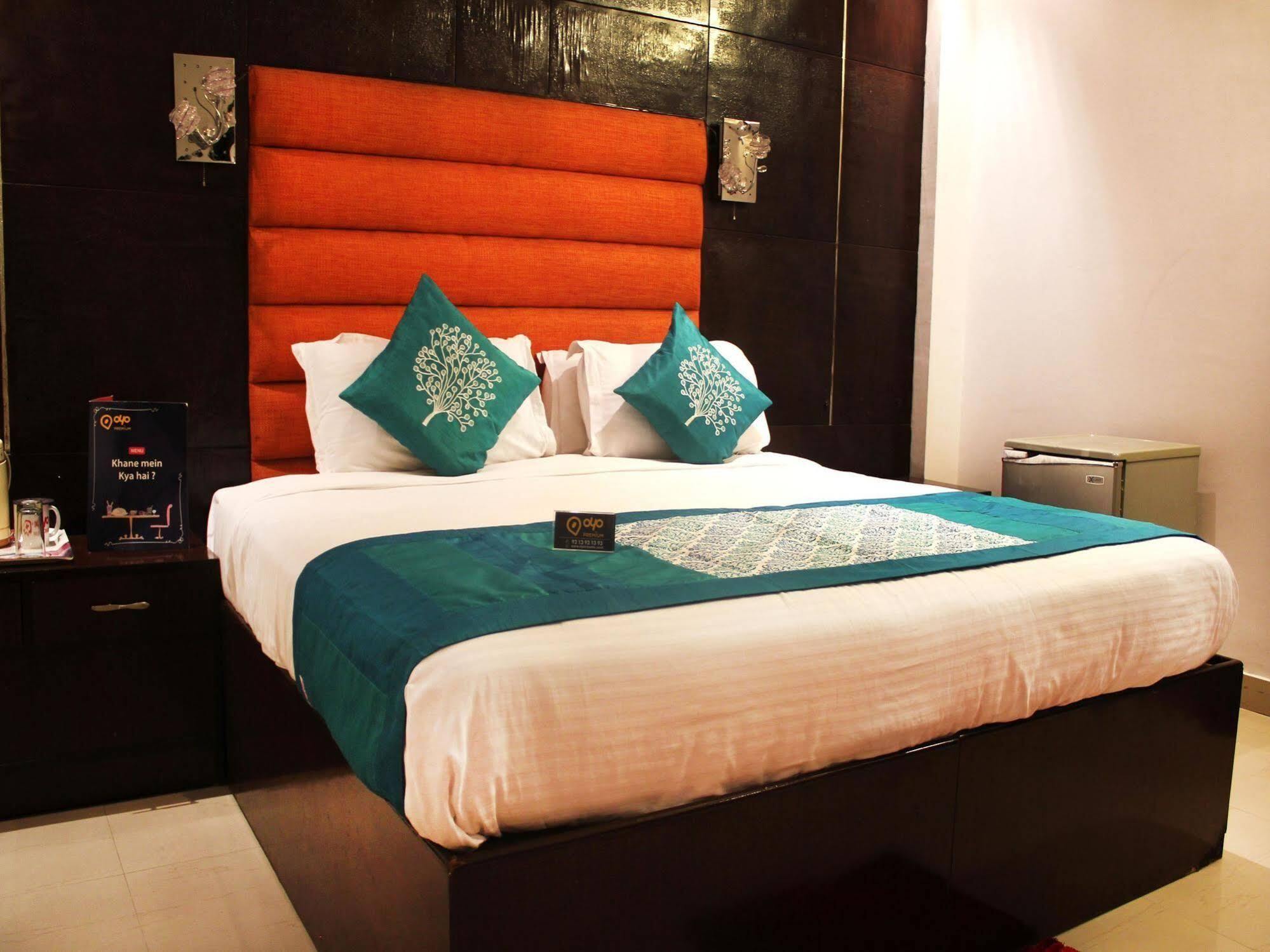 Hotel Rajmandir Faridabad Exterior photo